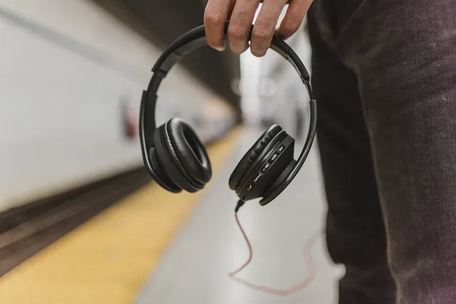 headphones, headset, music, black, speaker, electronic, gadget, sound, headphones, headset, headset, headset, headset, headset. Audioergebnisse mit passenden Geschäftszielen vergleichen