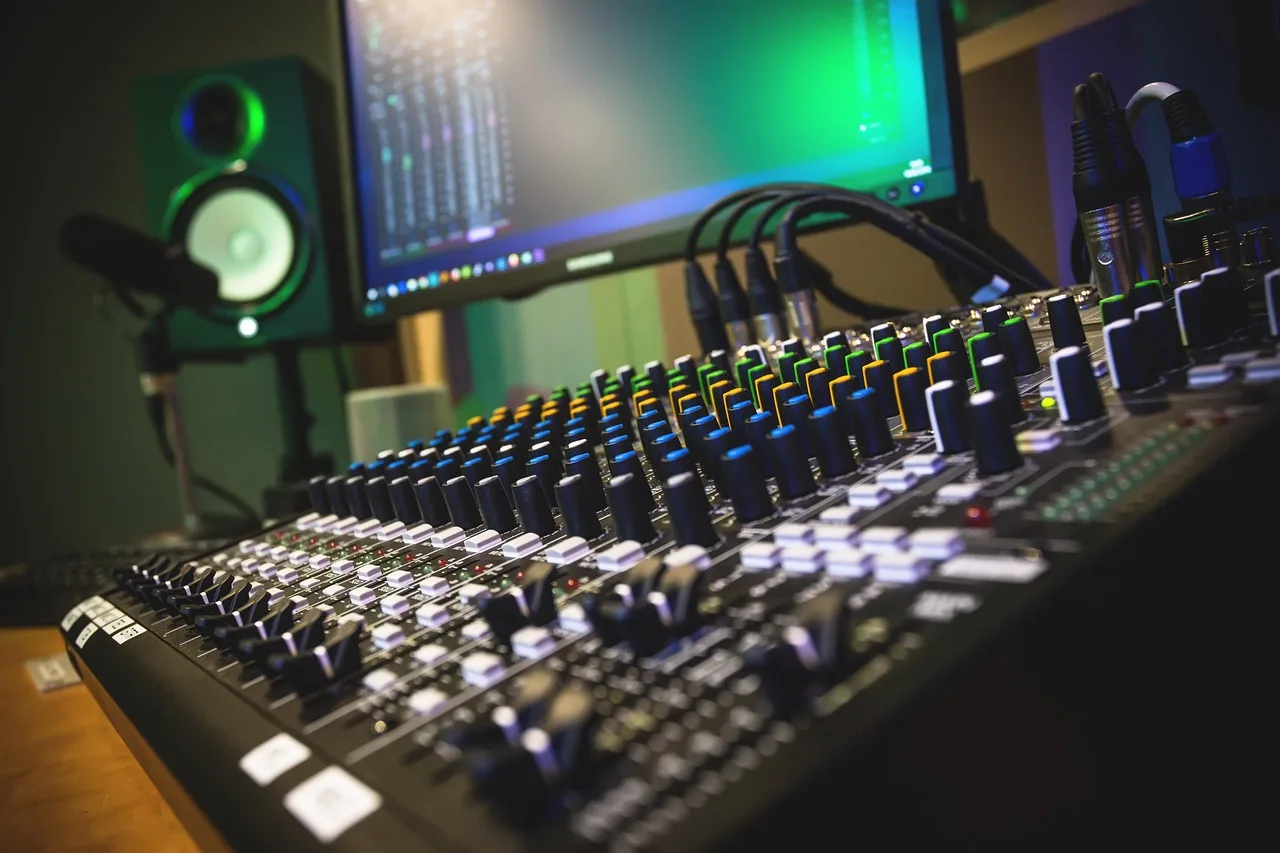 studio, recoding, record, audio, music, entertainment, microphone, headphones, recording, equipment, radio, sound, audio mixer, radio, radio, radio, radio, radio