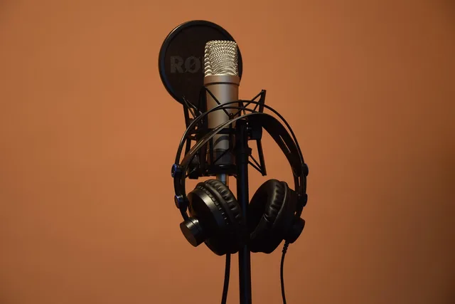 microphone, headphones, music, mic, audio, studio, voice, recording, vocal, audio equipment, technology, microphone, microphone, microphone, headphones, music, music, music, music, music, mic, studio. Grenzen von Audio-Attribution offenlegen